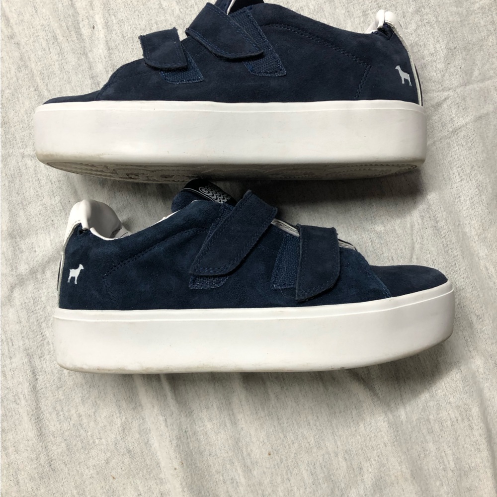 Goats brand shoes. These are a size 7